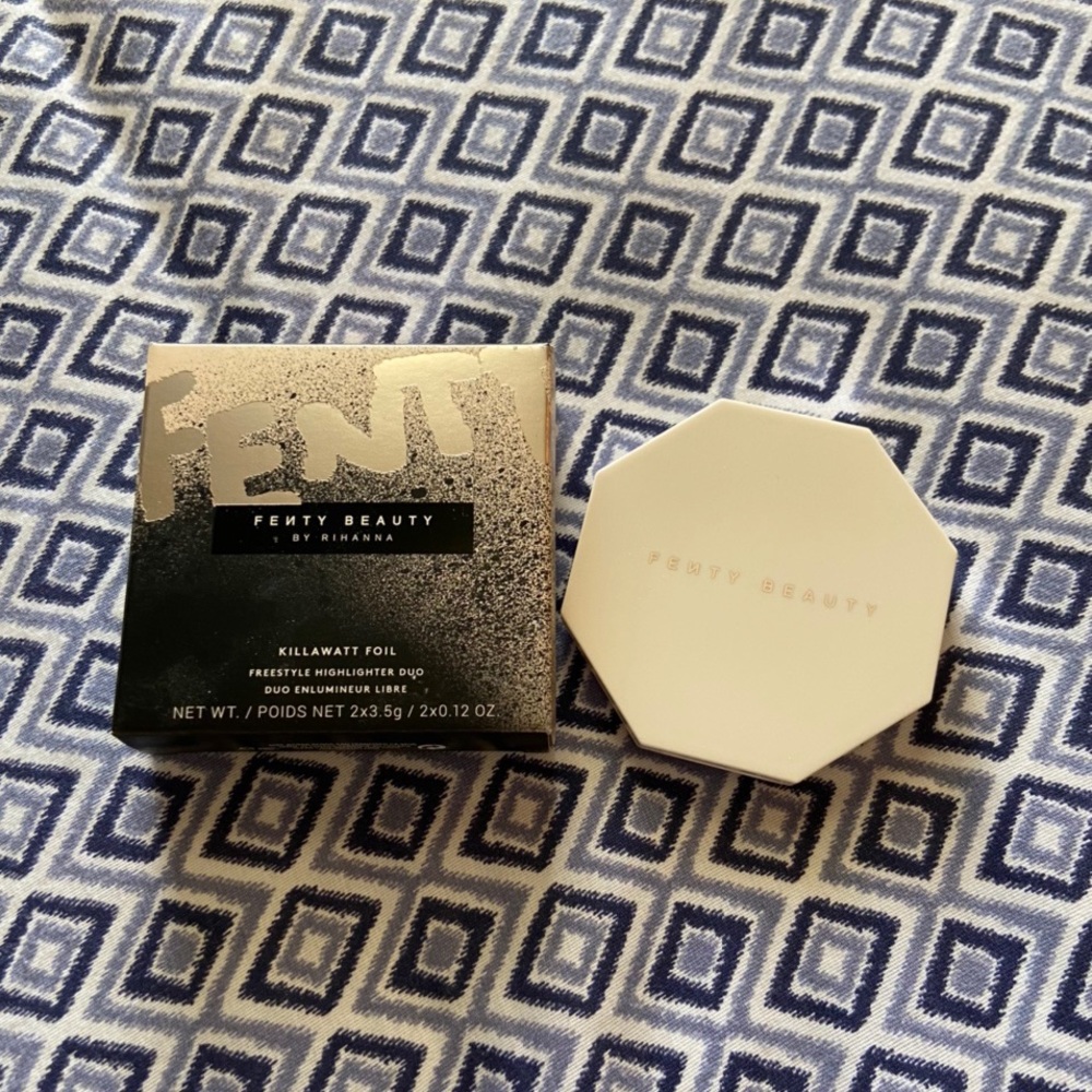 *SOLD* BRAND NEW Fenty Beauty Highlighter Duo